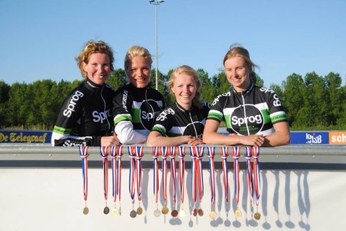 Speedskating team with Bianca Roosenboom, Elma de Vries, Brooke Lochland, Sharon Hendriks and Manon Kamminga. 'Ready to win and do Sprog proud'