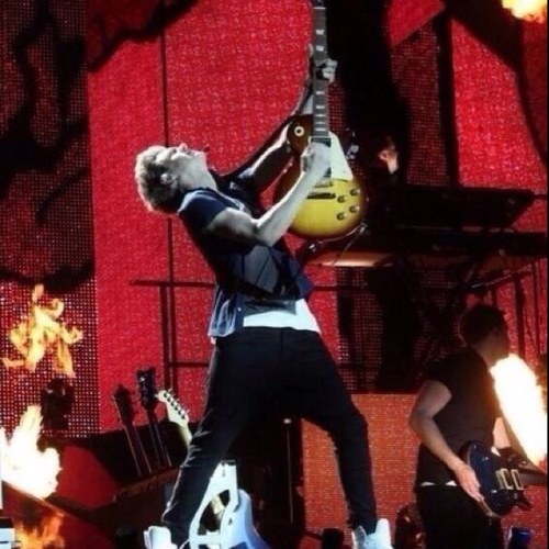 sugar5701's profile picture. Please follow @christi4413 and @nandos_nialls1 do not follow this!!