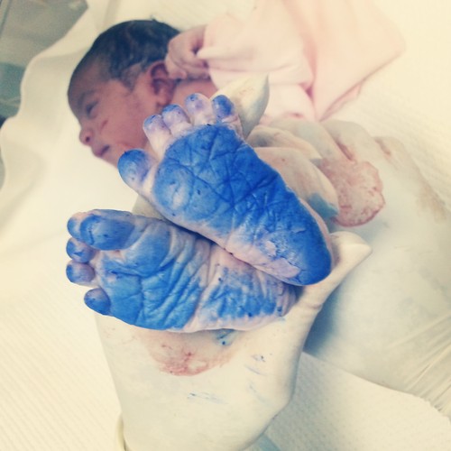 obstetrics and gynecology associate consultant .شرفني الله بان يسر لي طريقا لمساعدة بنات جنسي في جميع مراحل حياتهم ..نعم انا فخوره بإني طبيبة نساء وتوليد