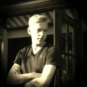 Aronx_'s profile picture. 🤔