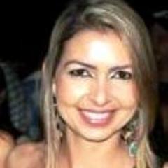 Sagitariana, Flamenguista, Turismóloga, Gerente de Aeroporto- Azul, Apaixonada pela vida, Pagodeira, Feliz...