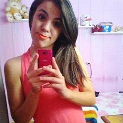 Sou mto ciumenta, boba, insegura, romântica, chorona, mandona, orgulhosa, irônica, sonhadora, exagerada e dramática. Gostou? Follow-me. *o*