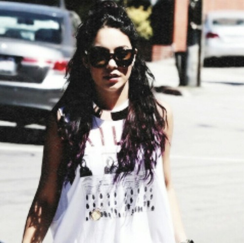 OopsImFalso's profile picture. i really don't know what to put here so um yeah bye