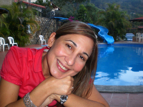Bioanálista,  Microbiológo. Profesor Titular. U. L. A. Facultad de Farmacia y Bioanálisis.