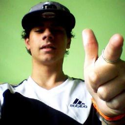 ...hoje o que eu quero é só sorrir, meu coração blindado limita as palavras que podem atingir...