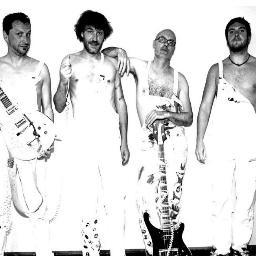 Sonique, organique, onirique et mélodique, WE ARE TOXIC donne dans la pop psychédélique décomplexée.