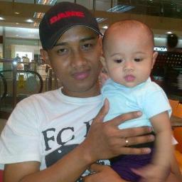 i love my family,friends,n bad singer in @straightonview