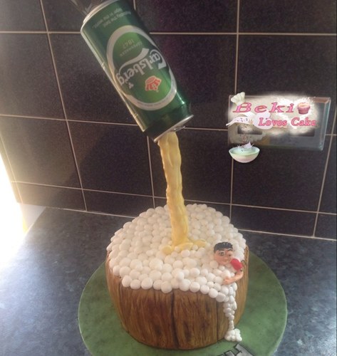 self taught cake baker & decorator. based in birmingham, fully registerd & insured, bespoke celebration cakes & cupcakes for any occassion :)