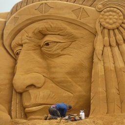 Sand In Your Eye make sculptures from sand, ice and pumpkins and create giant sand and land drawings.