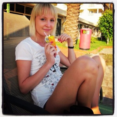 im skinny blond =D