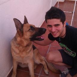 Míralo se cree un dios entre los dioses y tan solo es otro potro en el establo dando coces