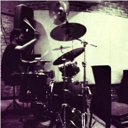 Venezolano en Argentina
 - Baterista en @PhonitCcs
