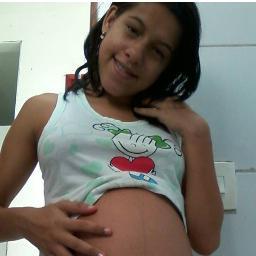 - simpatica , sincera e muito ciumenta tambem e mamaãe do kaique miguel e namorida do  @_KaioVinicius17  s2