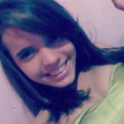 Pollo,Aquariana, viciada em internet, flamenguista , engraçada , chata , twittera, adoro coca-cola.