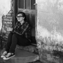Well, I just want to walk right out of this world,
'Cause everybody has a poison heart
