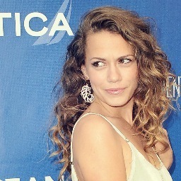 A twitter dedicated to the talented & flawless BJL and all of her creative endeavours. 
'We do like crazy girls do...'