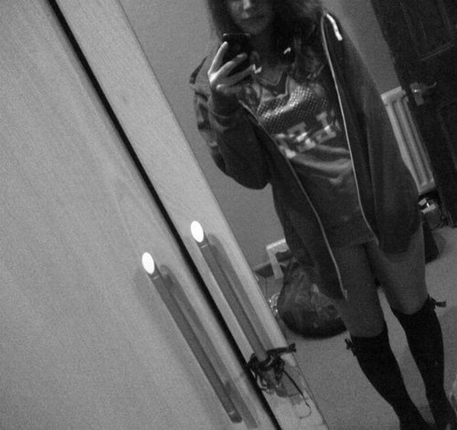 Ana | mia | anxiety | recovering from self-harm | vegetarian| I just want to be skinny  *My tweets may be triggering* CW:fat H:5'2  UGW:74lbs     Avi is me