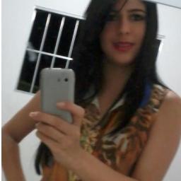 As pessoas podem dizer o que elas quiserem sobre mim, mas no final do dia, vou continuar sendo eu mesma, e vou continuar vivendo a minha vida.. ( :