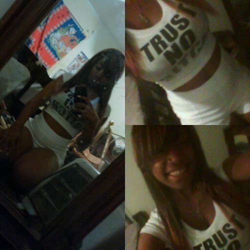 , MehMeeh Chilling Ducked Off W The Cilling ... I Ask No Qeustions Don't Tell Me No Lies -_- Dedicated To My Weed Books & Family Follow me