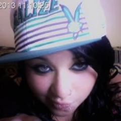 ..sou melhor doke as pessoas pensam e pior doke elas imaginam... as critikas nao me abalam e os elogios nao me iludeem.. sou keem sou e nao okee falam!