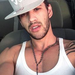 É amor, o que eu sinto por você não tem tamanho não,tem a força de um tornado no meu coração. Te amo @Gusttavo_Lima Since:03/03/2013