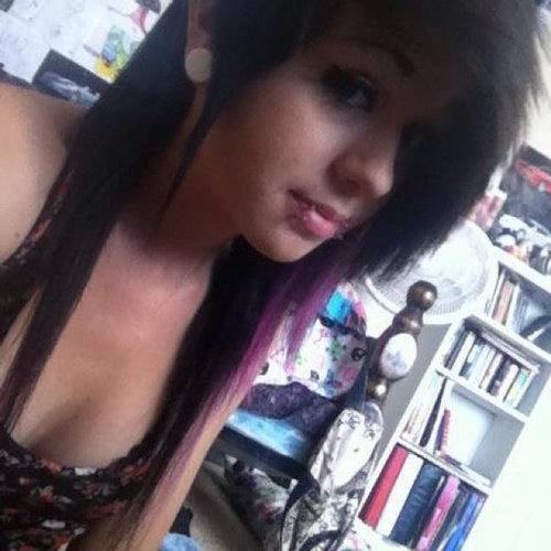 Follow me? c: i always follow back :) and feel free to DM me