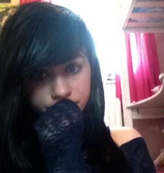 Hello.....hehe I'm 13 I love bvb, bmth, mcr and blooooddd on e dance floor is my life bb . !! Xxxx