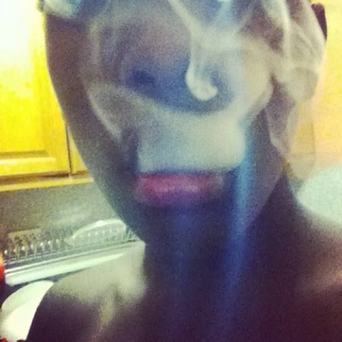 oHK I FOLLOW BACK AND IF I FOLLOW U AND U UNFOLLOW ME IMA DO THA SAME POINT BLANK :)