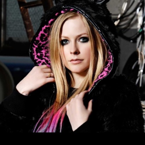 GeorgiaLT1's profile picture. Hiya every one plz follow me also i love avril lavigne and i ❤ u all! also if you follow me then i'll follow you back and just tell me your username + I'm from: