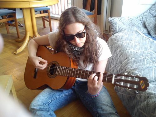 victoriponsh's profile picture. half fish and half woman