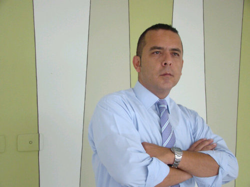 Productor de Radio y Television, presentador y reportero de CNC Quindio. Productor Audiovisual.