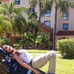 Fanatica de Boca el club de mis amores.Amo a mi flia.Me gusta chatear,mirar tele,futbol y salir al aire libre.