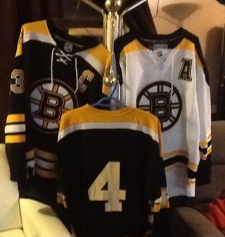 from canada and ive been playing hockey for 10 years , this account is mostly based around hockey tbh