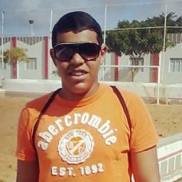 Adoro quem me Inveja & que me Odeia, porq Ninguém Inveja o Feio & nem Odeia o Fraco e sou da escuderia @AcroFobia_