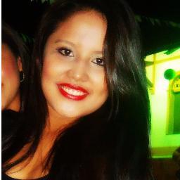 Aquariana,22 anos,Estudante do curso de letras bloco II,solteira,por enquanto rsrs.sincera,distraída, romântica e muito feliz!!!!