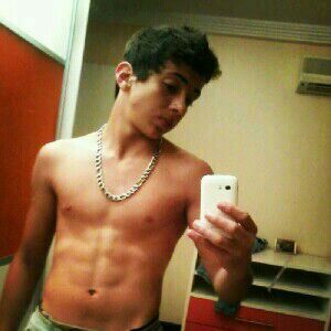 follow me on twtter @skylers_babess and follow on instagram @juliobenoliell