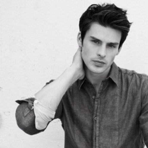 Middle McOlia child. For my story, follow @Jola_RP. #Jola