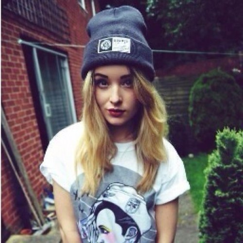 Moi c'est Manon, 17 ans. Je suis américaine. On ne se connait pas, mais je sais que tu m'aimes déjà. ♥ Follow back ou j'unfollow. ♥
