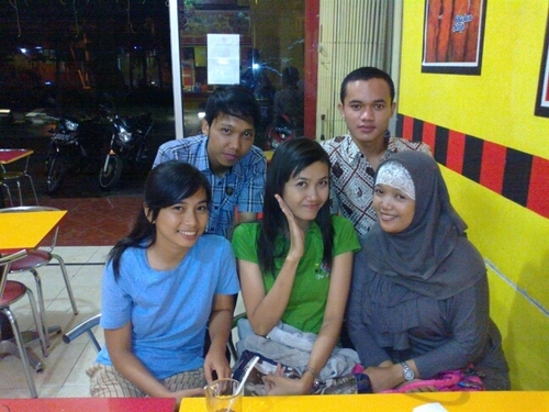 orang baik pasti kan slalu dikelilingi orang orang yg baik2 pula,,,