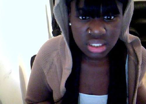 Ecoute vien pas m'parler noiche ici car ts sur mn Territoire Biatsh ! ... Donc retour d'ou tu sort ... Mn Zoo Clh ... Moouah sur ta gueul mn coeur ! :$