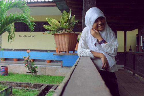 menari nari diatas senyuman palsu (˘̩̩̩~˘̩ƪ)