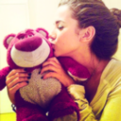 ChicaCursiDice's profile picture. No me digas: mi vida; dime: mi cielo, porque mi vida se acaba... pero el cielo es infinito. -Seguime Y te Sigo.