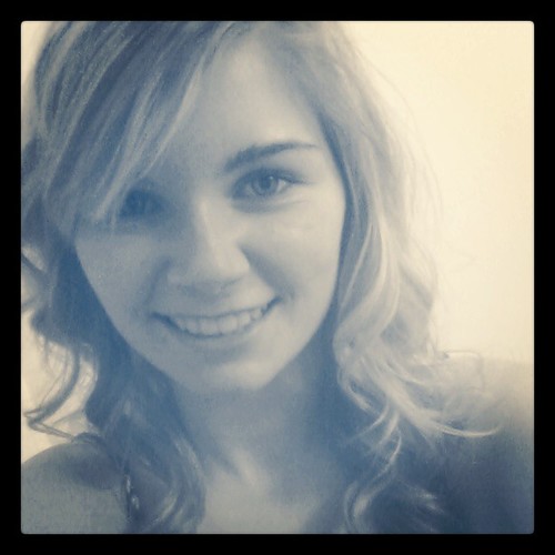 Stephanie_indaz's profile picture. Different. Because normal is overrated.