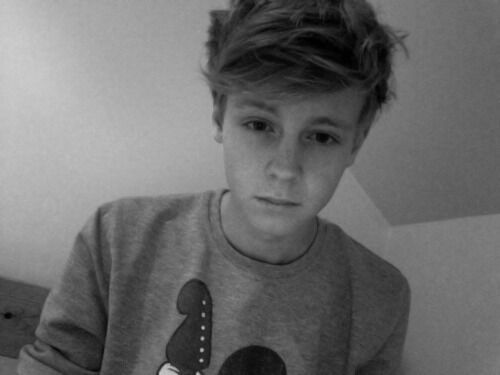 Its yo'boi jemmy here .. Follow me Then I'll follow you back ... Im JMR