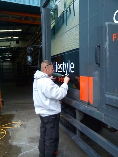 I am a sign fitter and graphic installer with over 25 years of experience happy to work on small or large contracts.  See my website. http://t.co/YvIAYmlOqh