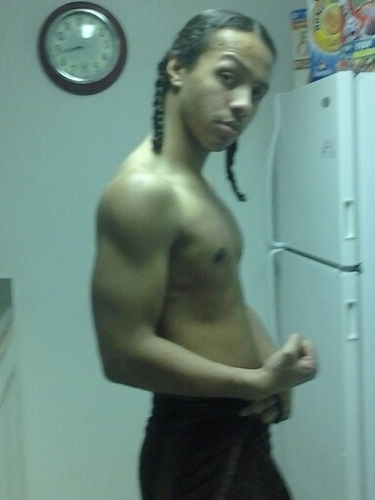 whats up twitter this is youngday. i rap/gamer im down to earth and please dont pass with out a follow. i have good convo i follow back and i mention everybody.