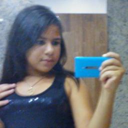 Eu sou: Louca,besta,,feliz,sem graça,tímida, meiga, pirada, believer,estudiosa,sonhadora,chata,engraçada,pirada. MENOS PERFEITA ♥