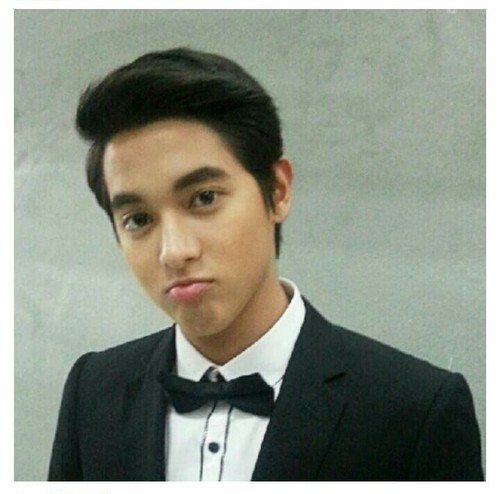 ผมเจมส์ จิรายุ ถึงจะอ้วนไปนิดแต่ผมก็น่ารัก ผมนิสัยดีนะครับ *เลิกคิ้ว* My LOVE @RaneeBella [บอท]
