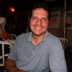 Amo, a Deus minha família e meus amigos.