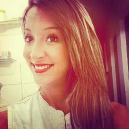 Escorpiana (vide descrição de signo), Futura Fisioterapeuta e apaixonada pela vida.